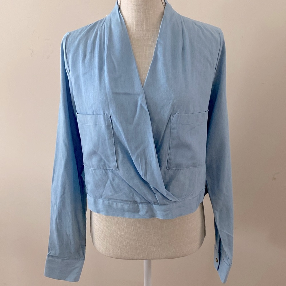 Akira Chicago women’s blue crop top with long sleeves crossover neckline sz S